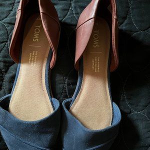 Navy and tan leather Toms flats - size 7